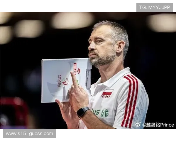 波兰超级杯决赛现场火爆,国家队主帅格尔比奇亲临观战 波兰超级杯决赛现场火爆,国家队主帅格尔比奇亲临观战