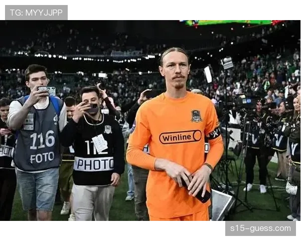 巴黎门将萨福诺夫:洲际杯连扑四点只是开始,目标是帮助球队赢得更多