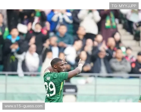 北京国安前锋法比奥·阿布雷乌28球荣膺金靴