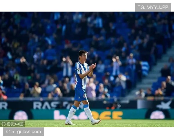 “特写:马竞小将首发登场即破门,看台上父亲激动落泪”